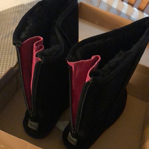 NWT BOOROO BOOTS🌺🌺❤️ 100% AUSTRALIAN WOOL - Picture 1 of 7